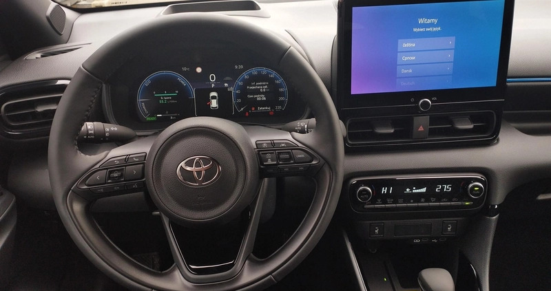 Toyota Yaris cena 127765 przebieg: 4, rok produkcji 2024 z Mirosławiec małe 232